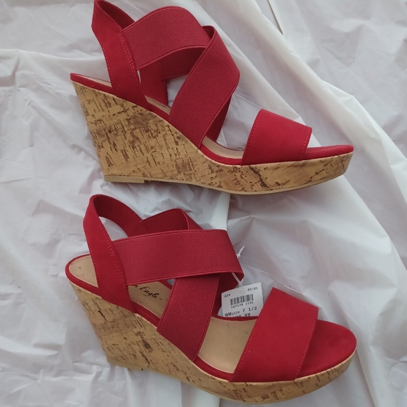 Bright Red Stretchy Strap Wedgies  Good Cond. Size 7.5 - Picture 3 of 4